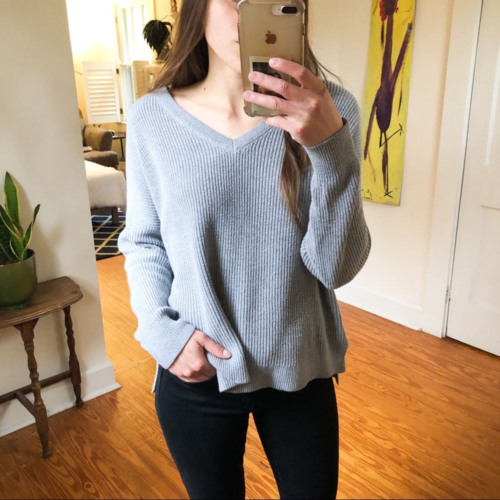 ABERCROMBIE & FITCH V-Neck Ribbed Knit Sweater